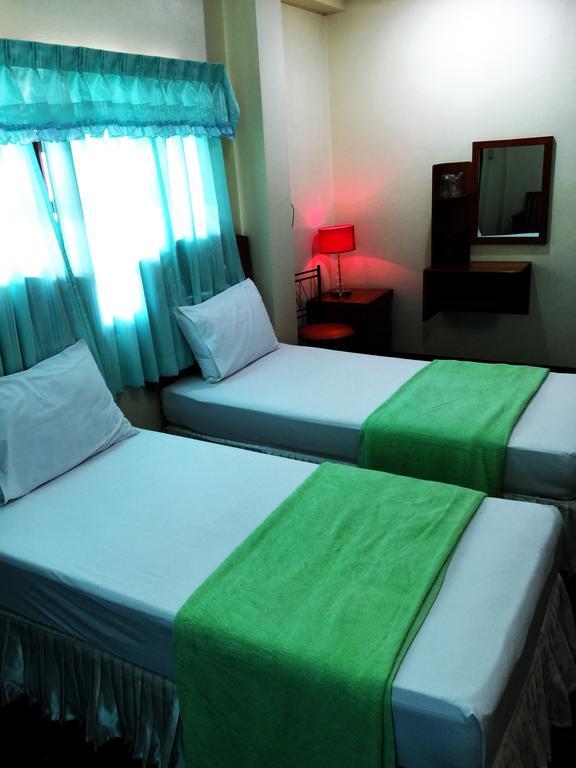 J-Safe Guesthouse Сукотаи Экстерьер фото