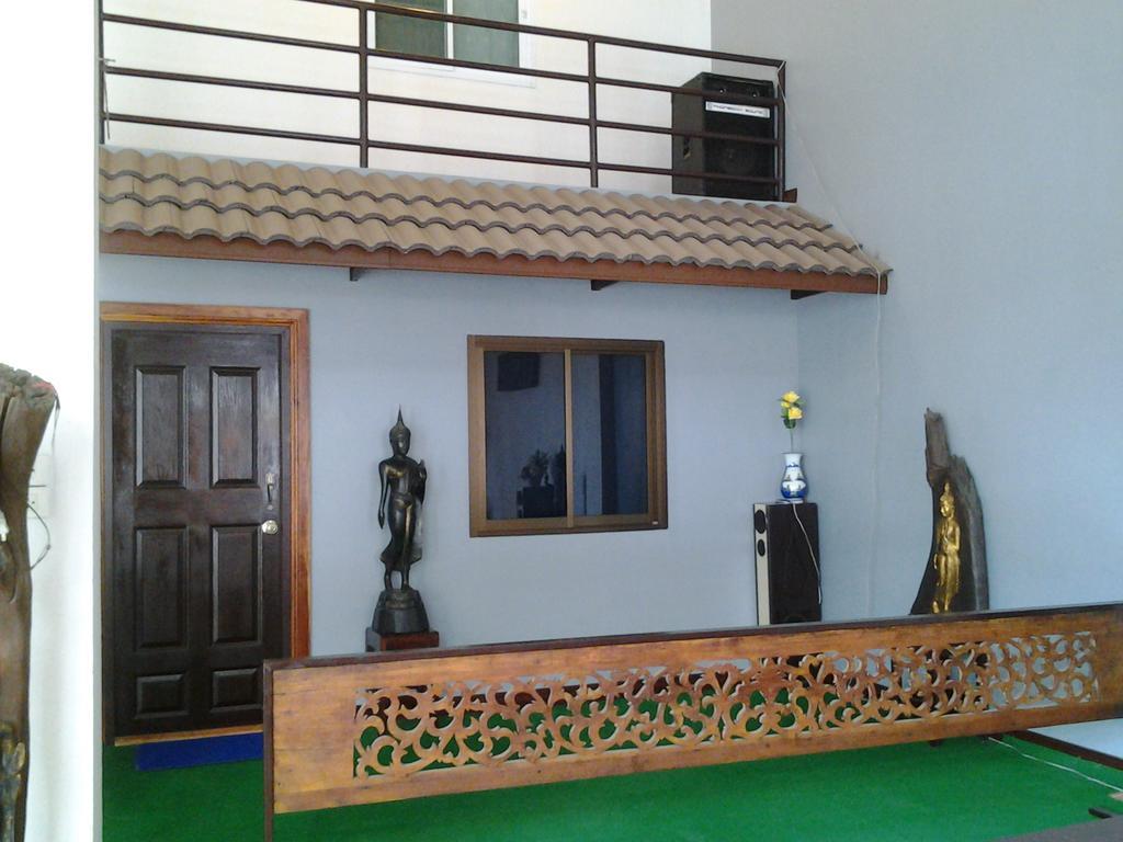 J-Safe Guesthouse Сукотаи Экстерьер фото