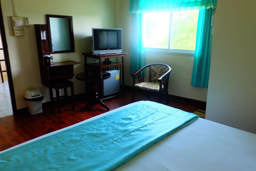 J-Safe Guesthouse Сукотаи Экстерьер фото